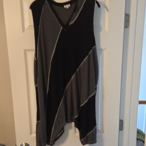 POL Two-Tone Waffle Knit Sleeveless Tunic - Black & Charcoal